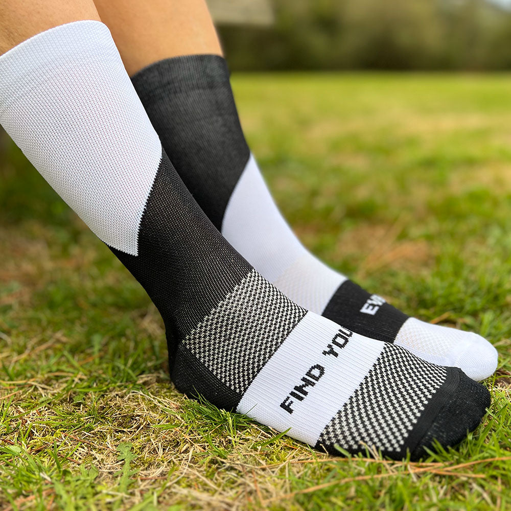 CALCETINES FIND YOUR EVEREST BICOLOR BLACK & WHITE