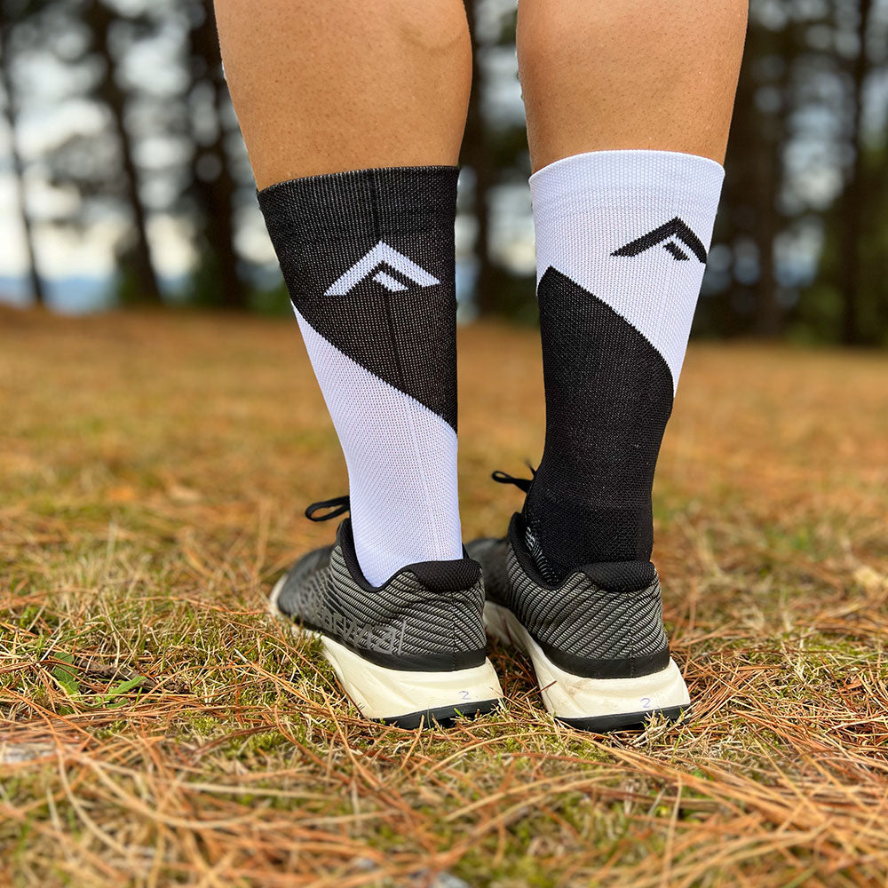 CALCETINES FIND YOUR EVEREST BICOLOR BLACK & WHITE