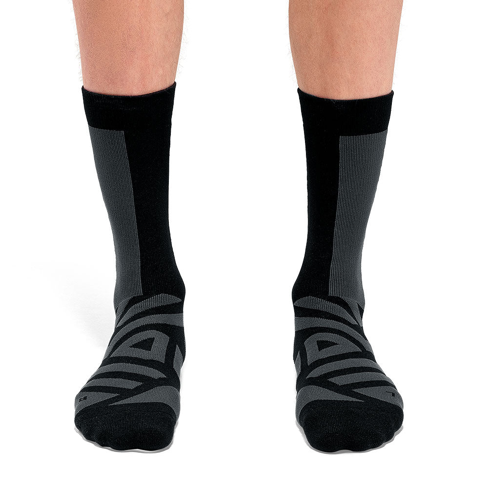 CALCETINES ON PERFORMANCE HIGH SOCK BLACK SHADOW