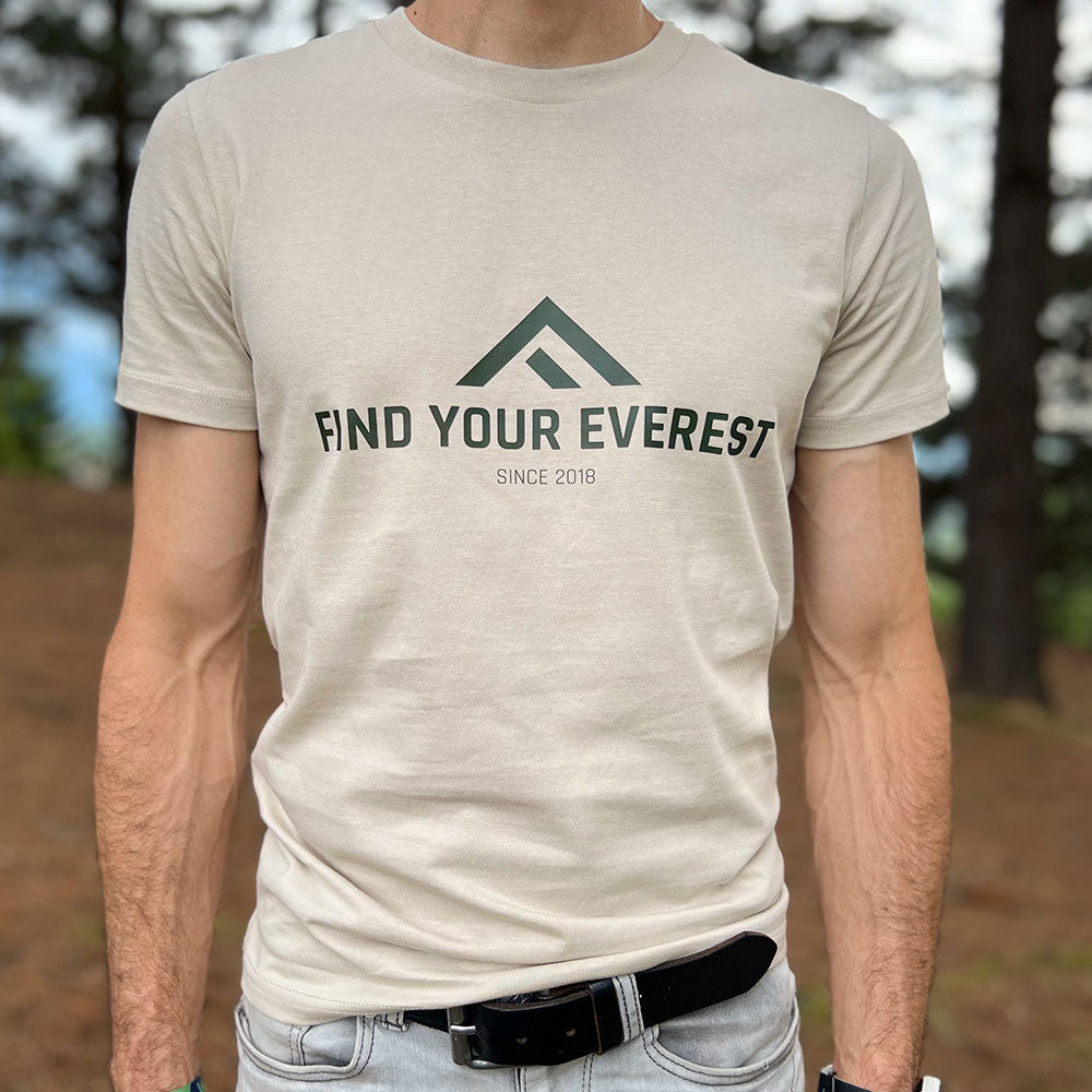 CAMISETA CASUAL FIND YOUR EVEREST LOGO BEIGE