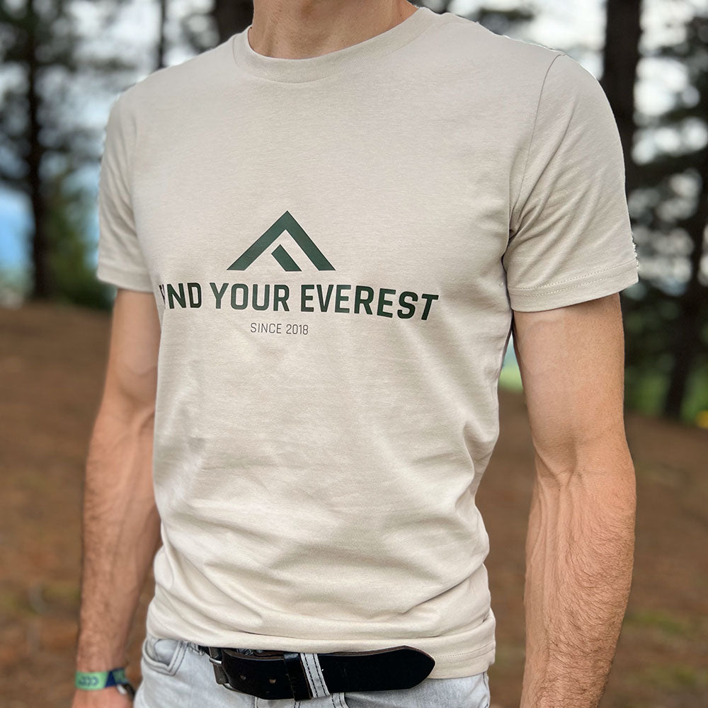 CAMISETA CASUAL FIND YOUR EVEREST LOGO BEIGE