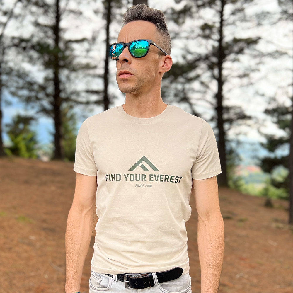 CAMISETA CASUAL FIND YOUR EVEREST LOGO BEIGE