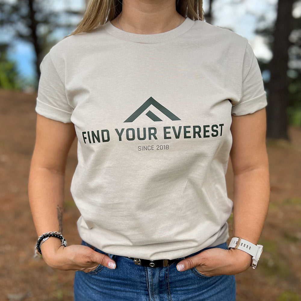 CAMISETA CASUAL FIND YOUR EVEREST LOGO BEIGE MUJER