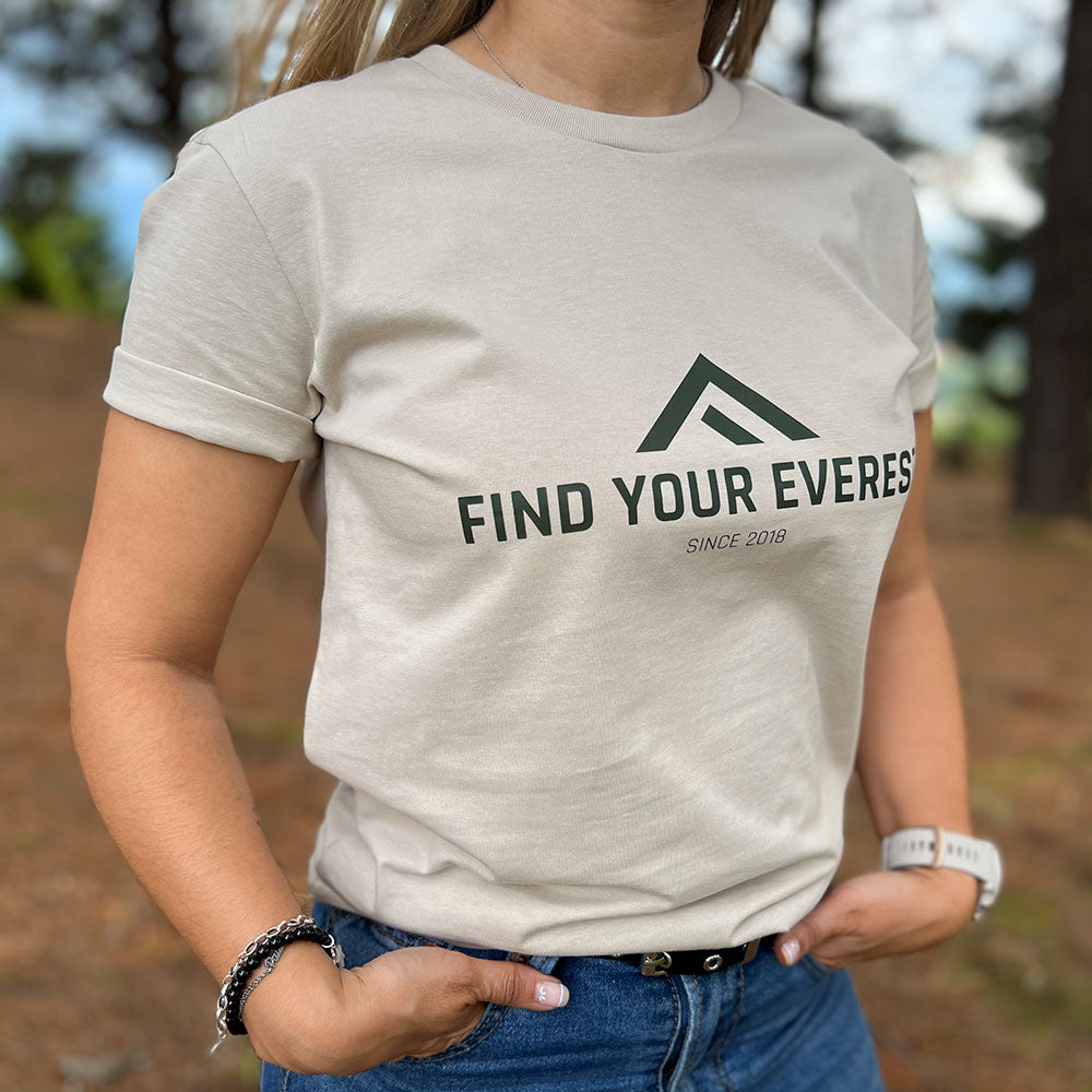 CAMISETA CASUAL FIND YOUR EVEREST LOGO BEIGE MUJER