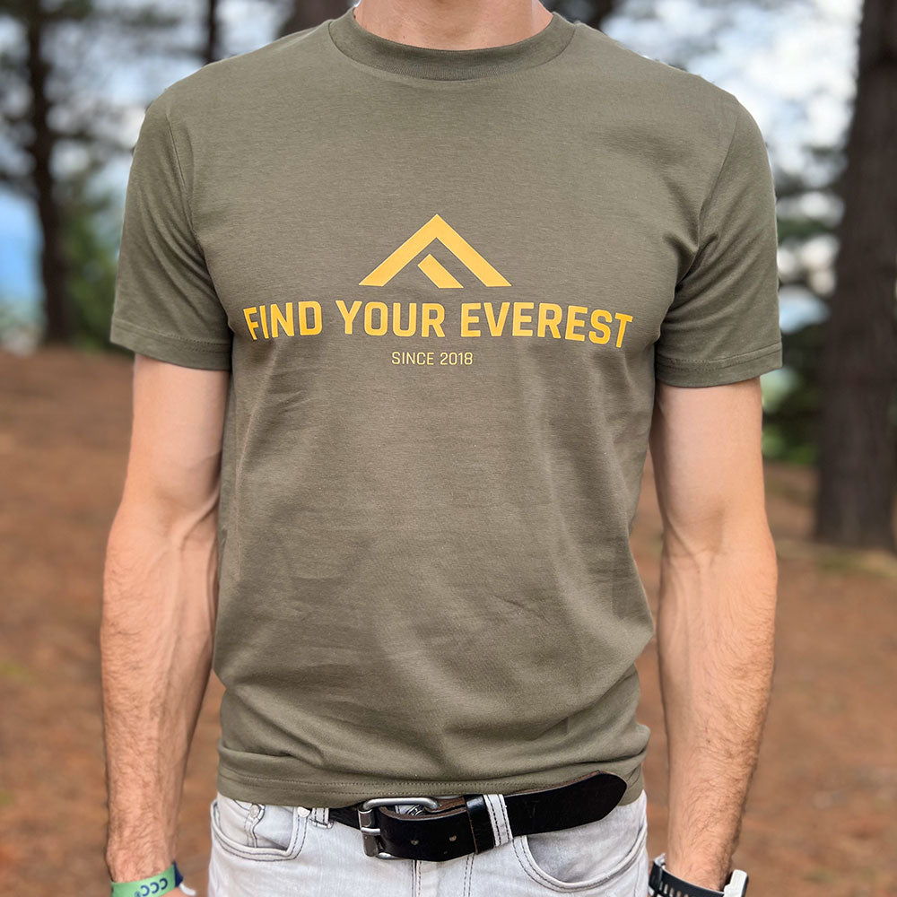 CAMISETA CASUAL FIND YOUR EVEREST LOGO VERDE GEO