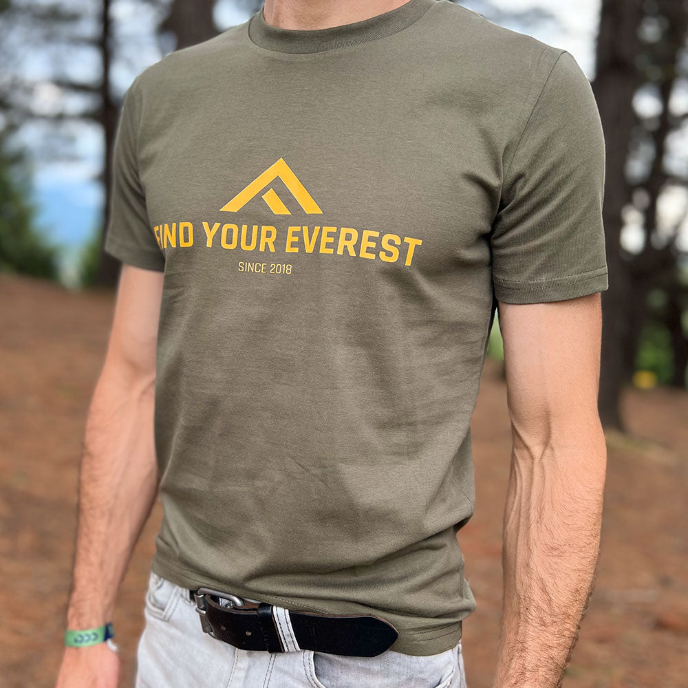 CAMISETA CASUAL FIND YOUR EVEREST LOGO VERDE GEO