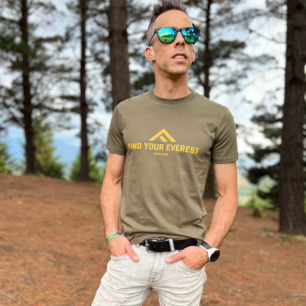 CAMISETA CASUAL FIND YOUR EVEREST LOGO VERDE GEO