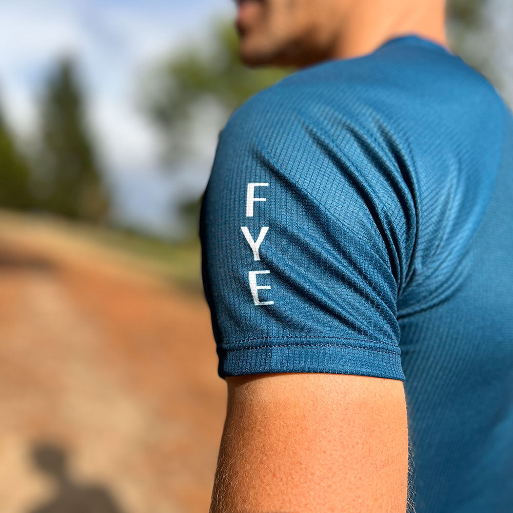 CAMISETA TÉCNICA FIND YOUR EVEREST AZUL