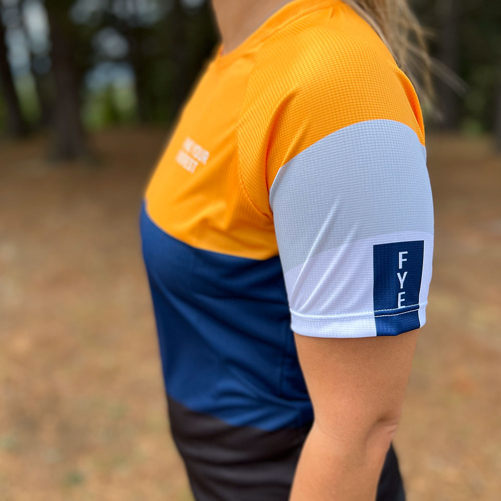 CAMISETA TÉCNICA FIND YOUR EVEREST AZUL MARINO MUJER