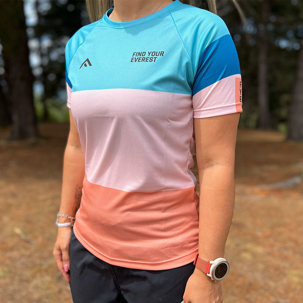 CAMISETA TÉCNICA FIND YOUR EVEREST AZUL ROSA MUJER