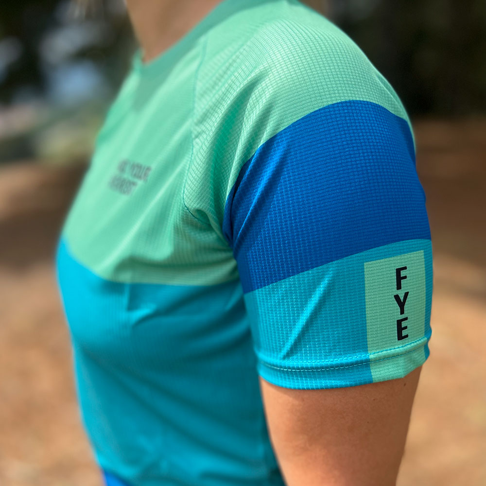 CAMISETA TÉCNICA FIND YOUR EVEREST AZUL VERDE MUJER