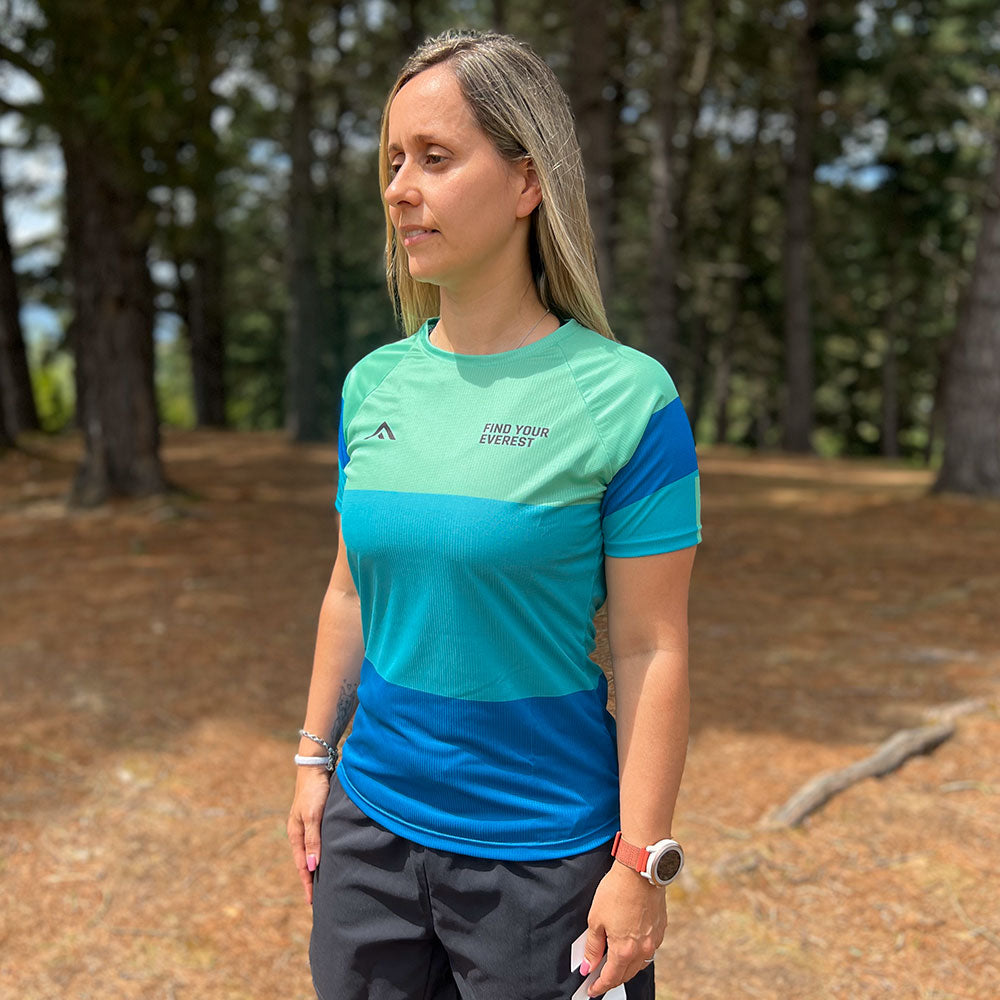 CAMISETA TÉCNICA FIND YOUR EVEREST AZUL VERDE MUJER
