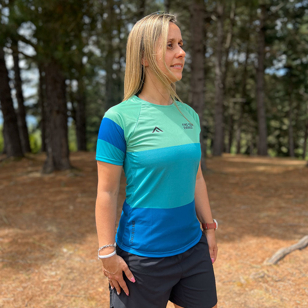 CAMISETA TÉCNICA FIND YOUR EVEREST AZUL VERDE MUJER