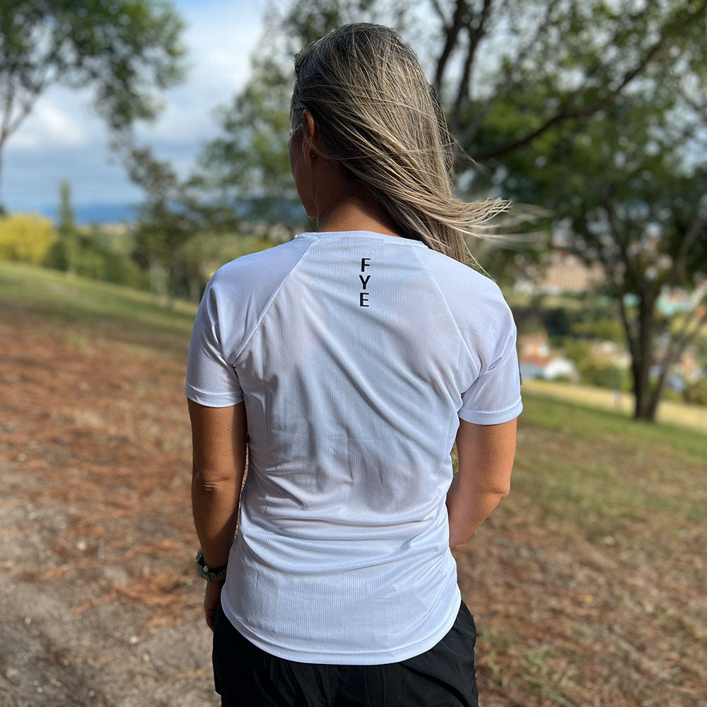 CAMISETA TÉCNICA FIND YOUR EVEREST BLANCO MUJER