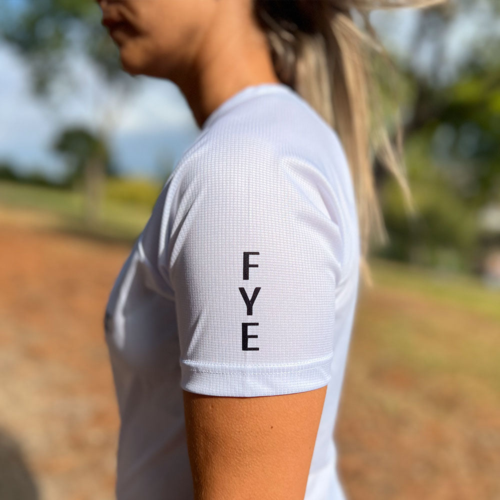 CAMISETA TÉCNICA FIND YOUR EVEREST BLANCO MUJER