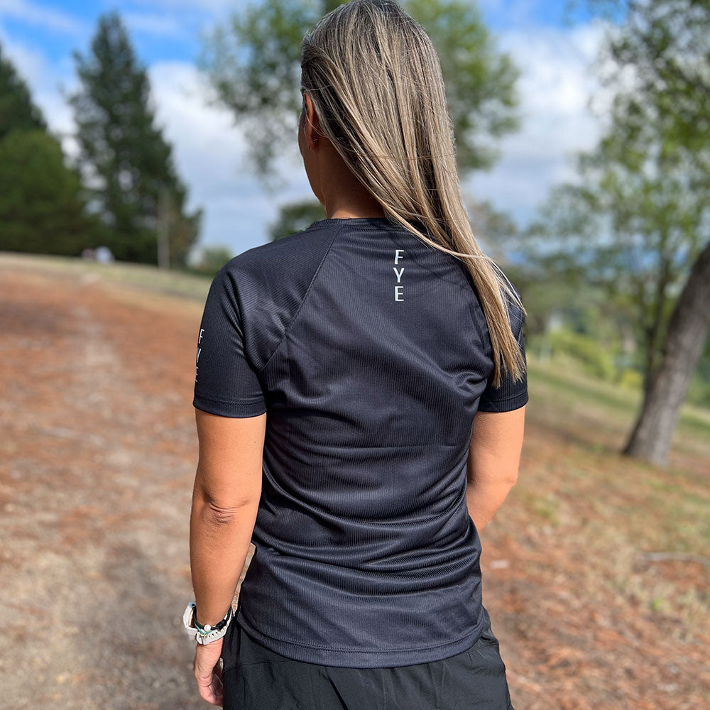 CAMISETA TÉCNICA FIND YOUR EVEREST NEGRO MUJER