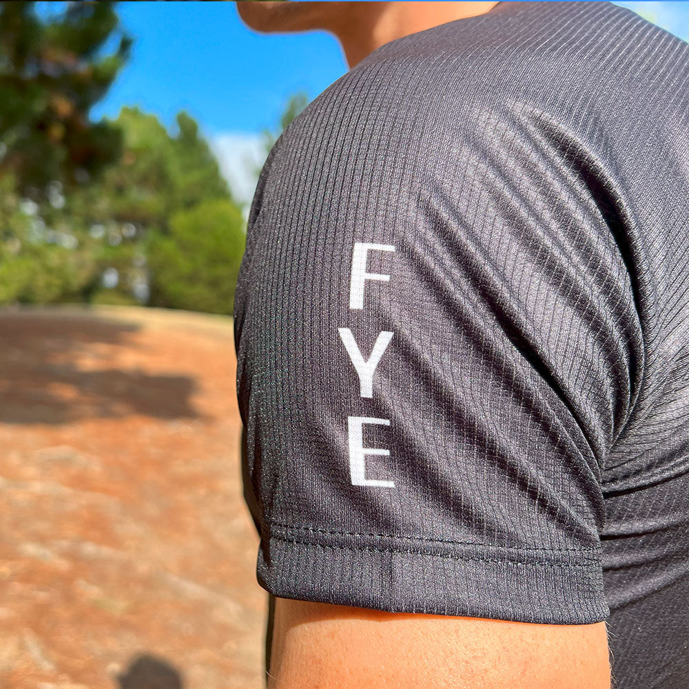 CAMISETA TÉCNICA FIND YOUR EVEREST NEGRO