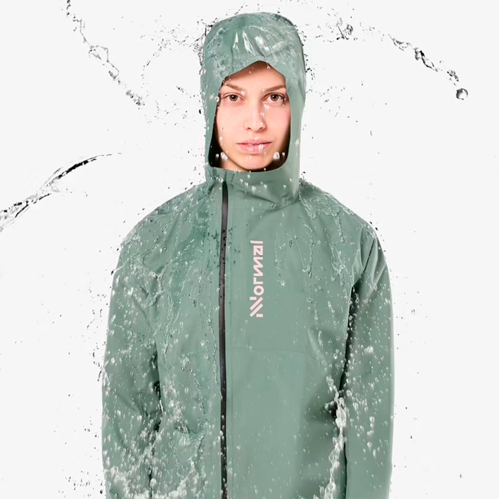 CHAQUETA IMPERMEABLE NNORMAL TRAIL RAIN MUJER VERDE