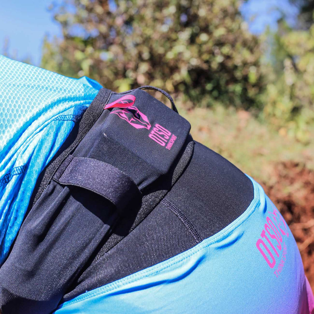 OTSO CINTURÓN UNISEX RUNNING BELT BLACK & PINK