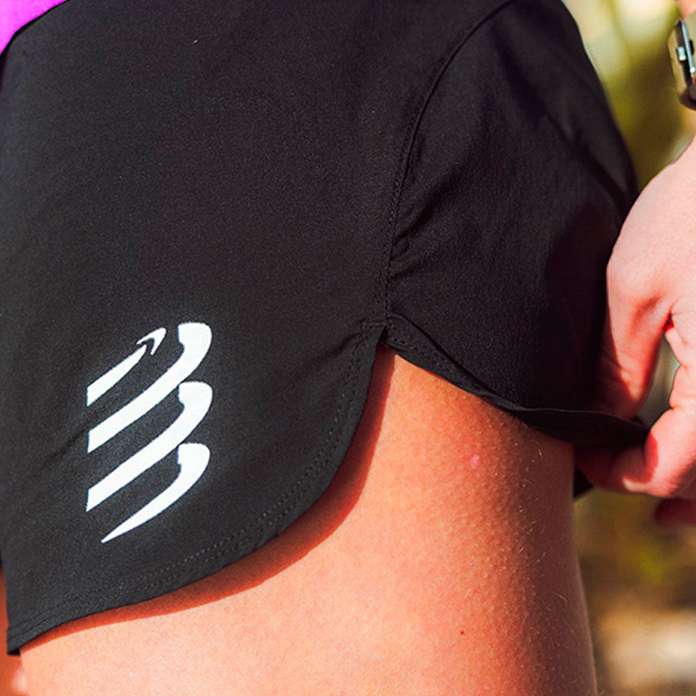 PANTALÓN CORTO COMPRESSPORT PERFORMANCE MUJER NEGRO