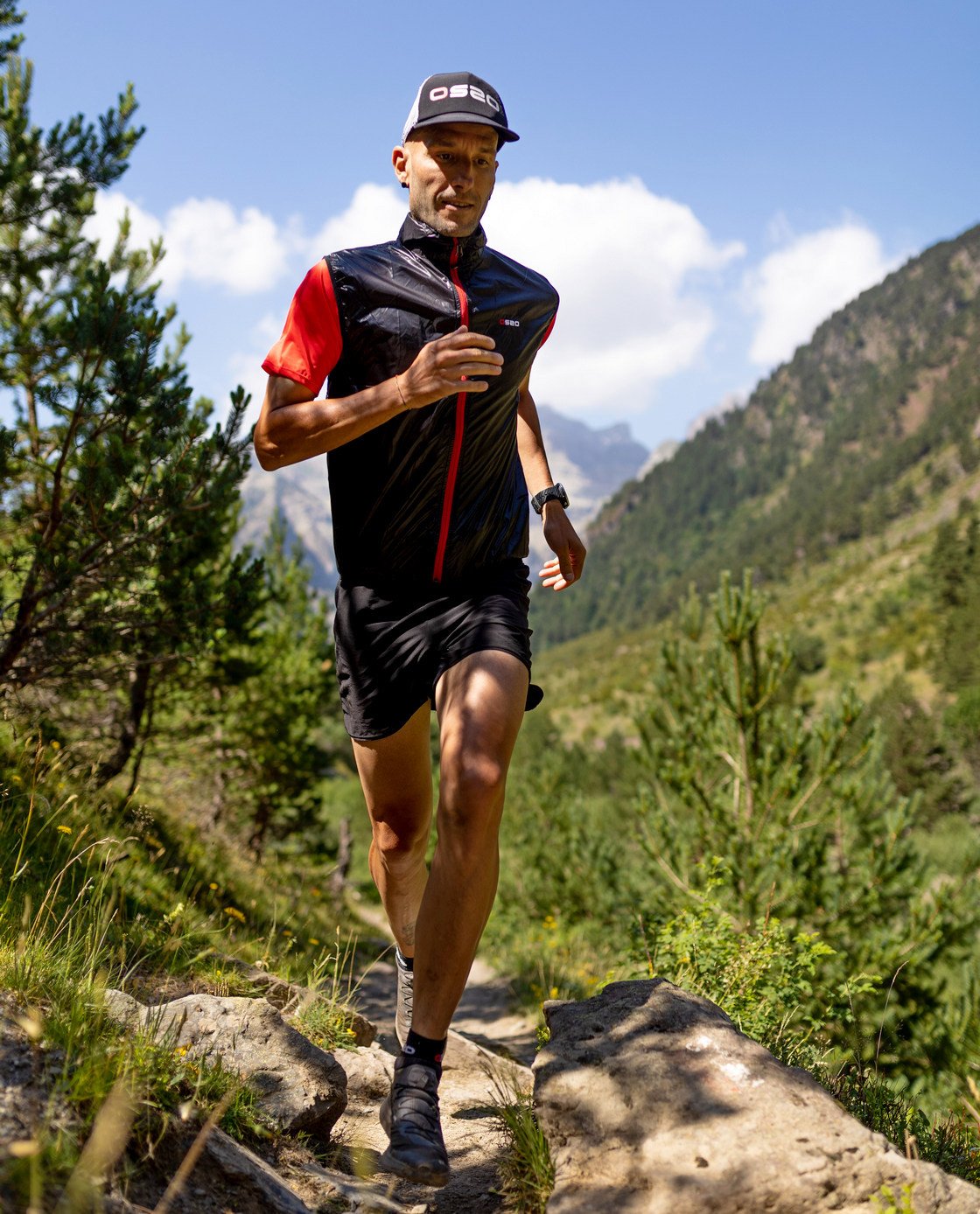 CHALECO CORTAVIENTOS OS2O SAIKO Negro – Find Your Everest